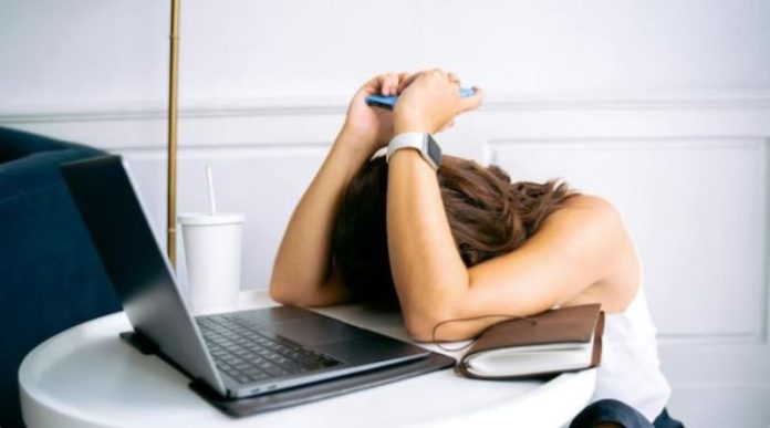 Long Working Hours Linked to Mental Distress and Health Issues, Says Report